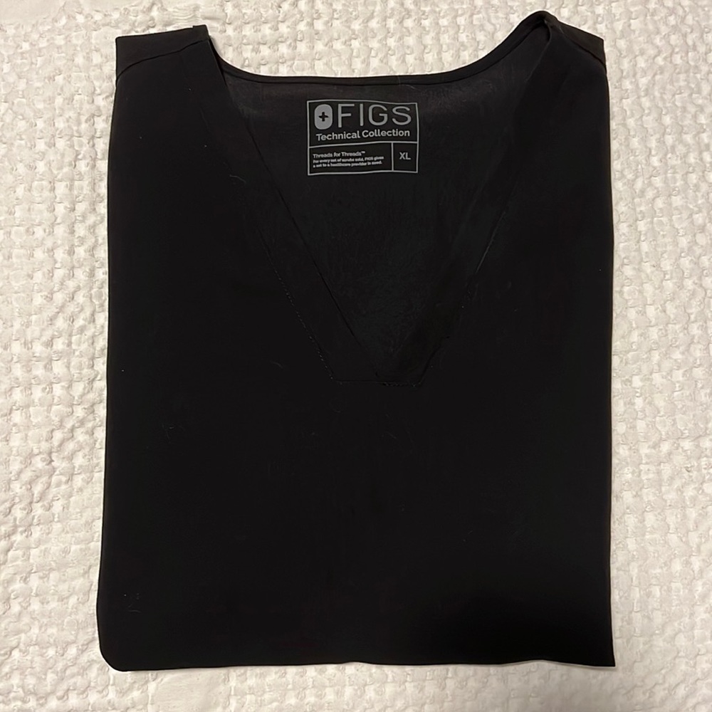 Black Fig Scrub top. Two pockets.